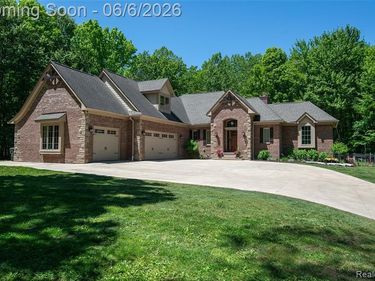 3957 Mill Lake Road, Orion Twp, MI 48360