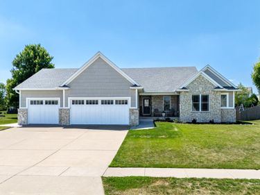 5612 Judge Road, Bettendorf, IA 52722