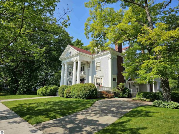 230 Wellington, Traverse City, MI 49686