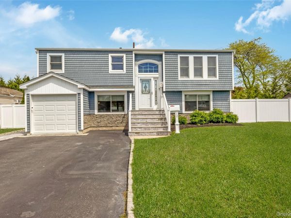 17 Lewis Circle , Babylon, NY 11702