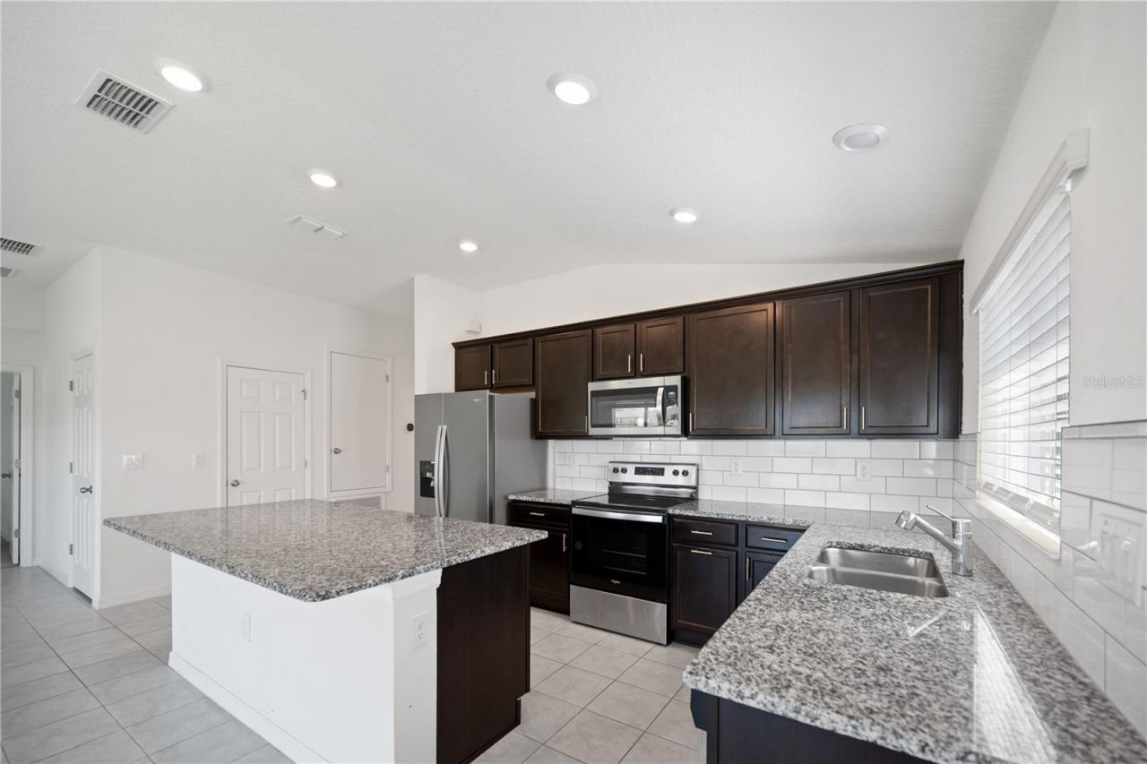 3540 74th Avenue Circle E, Sarasota, FL 34243 Photo