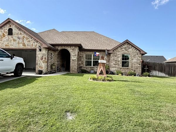 2105 Stonegate Boulevard, Bridgeport, TX 76426