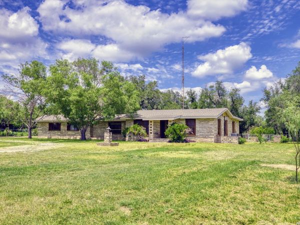 3424 Fm 117, Uvalde, TX 78801