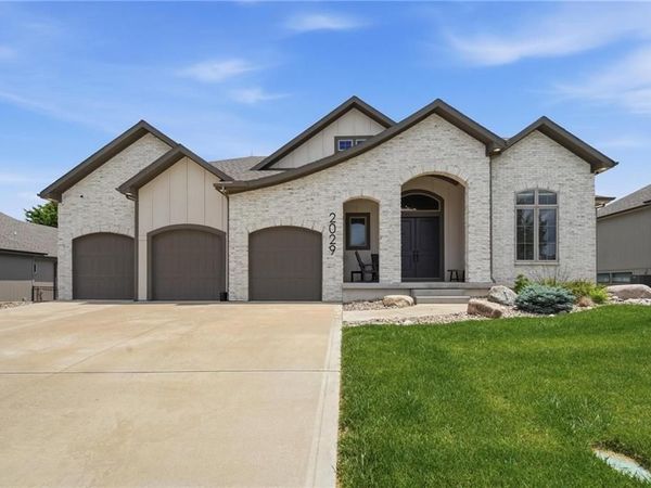 2029 NE Bluestone Drive, Lee's Summit, MO 64064