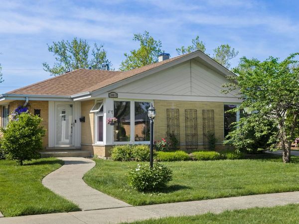 10813 Berkshire Street , Westchester, IL 60154