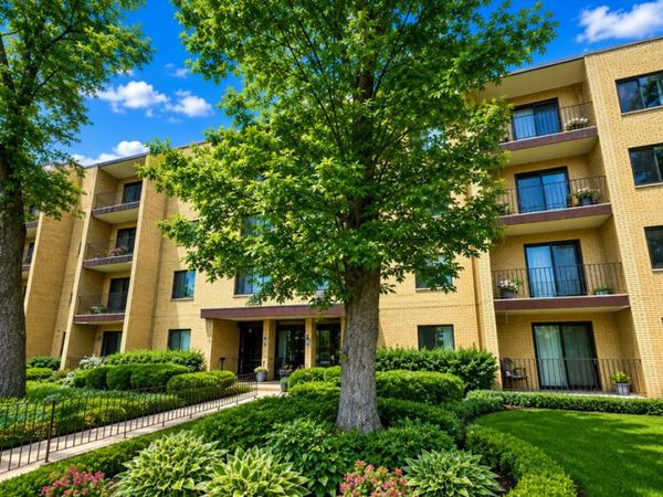 6670 S Brainard Avenue, Unit 204, Countryside, IL 60525