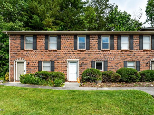 2013 Heritage Place, Unit 2013, Johnson City, TN 37604