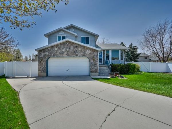 1045 W RANCH PARK DR , West Jordan, UT 84088