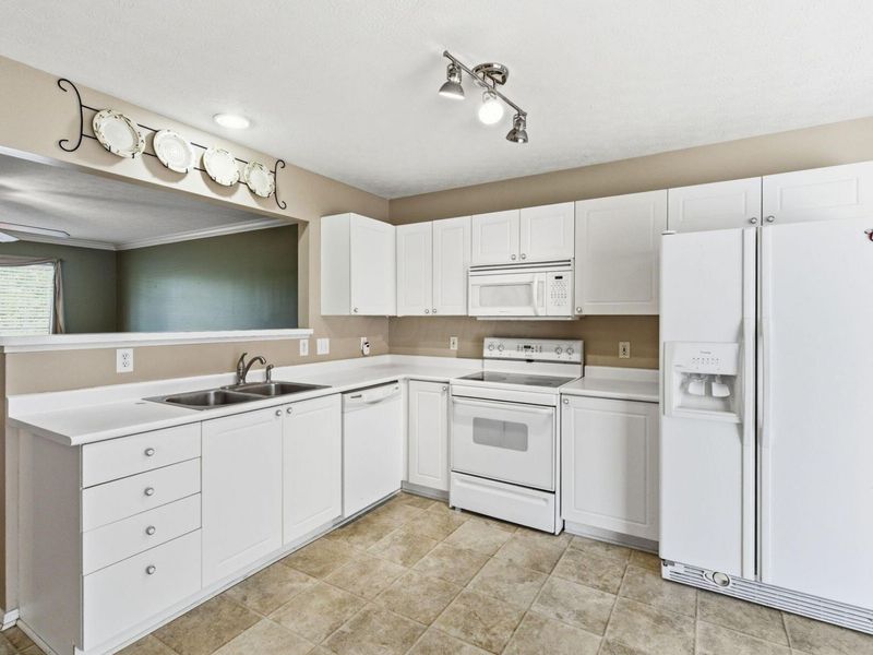2446 Rosecrest Street , Grove City, OH 43123 Photo 12