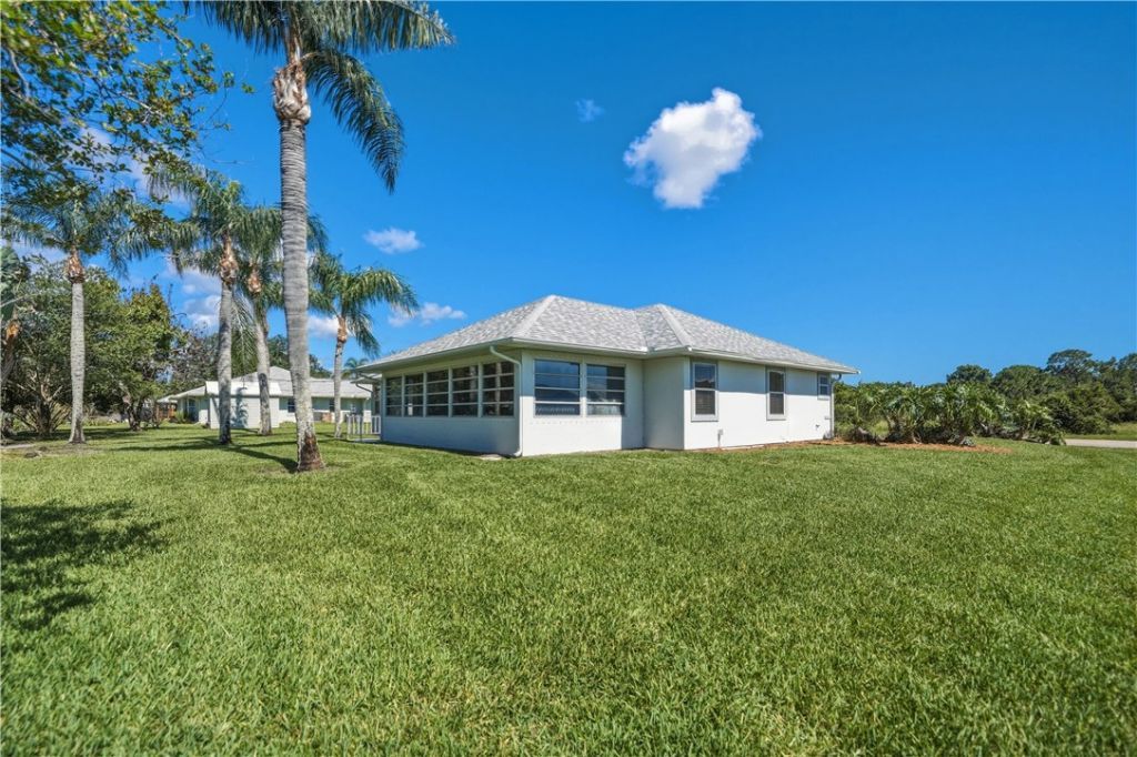 102 N Miller Drive N, Sebastian, FL 32958 Photo