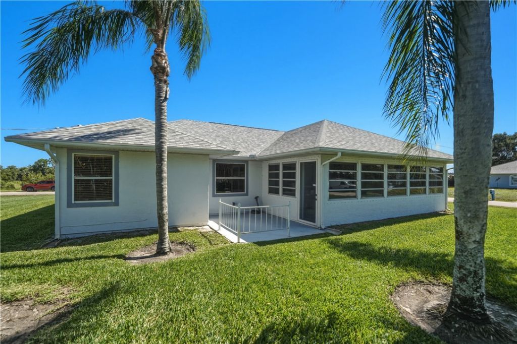 102 N Miller Drive N, Sebastian, FL 32958 Photo