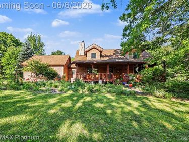 1240 N Hickory Ridge Trail, Milford Twp, MI 48380