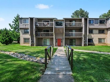 29890 W 12 Mile RD Road E, Farmington Hills, MI 48334