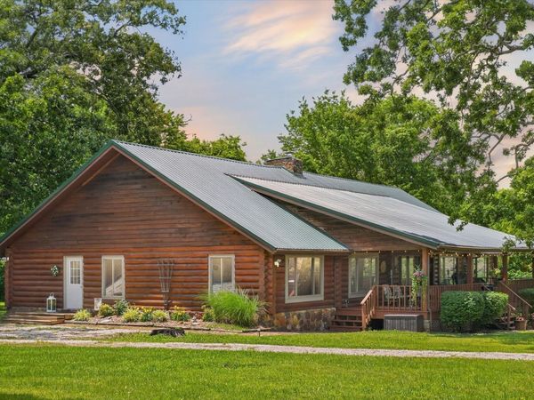 511 E 375th Road, Dunnegan, MO 65640