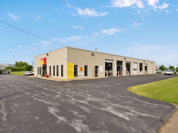 2140 W Sunset Street , Springfield, MO 65807