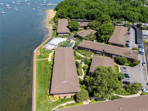 1 Toms Point Lane, Unit Building 5, Port Washington, NY 11050