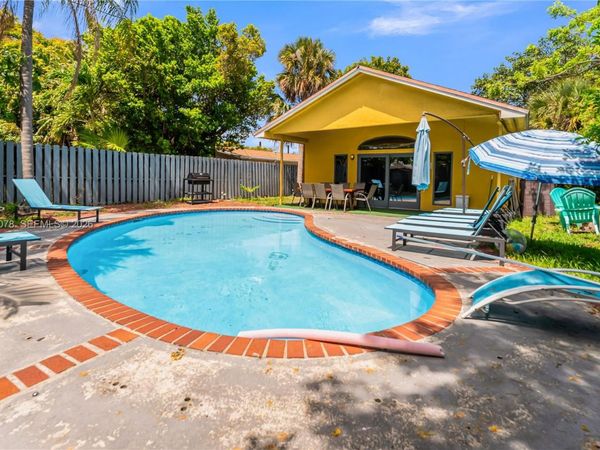 1738 N 16th Ct , Hollywood, FL 33020