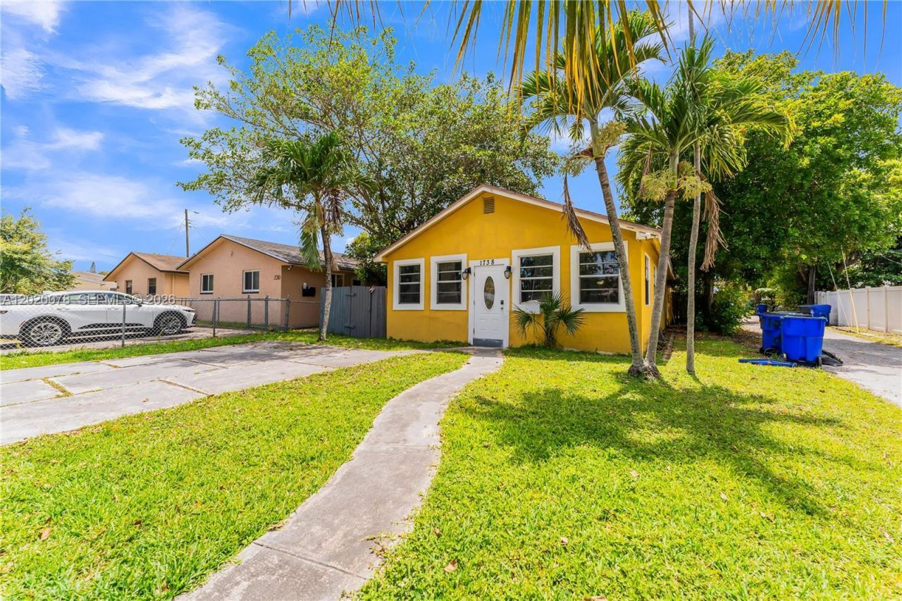 1738 N 16th Ct , Hollywood, FL 33020 Photo