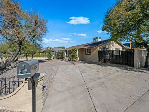 2601 N 51st Street, Phoenix, AZ 85008
