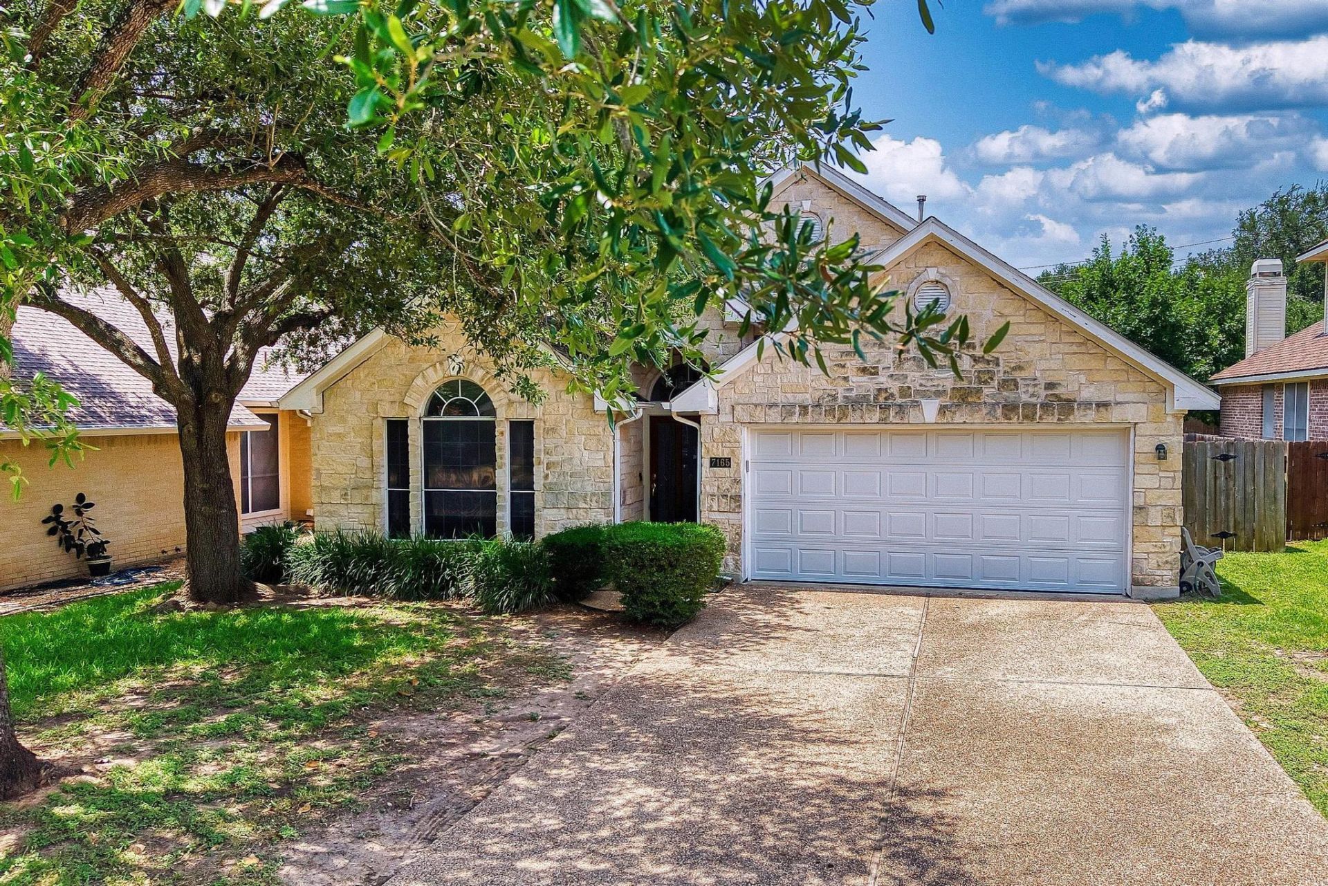 7165 Ridge Oak Rd, Austin, TX 78749 Main Photo