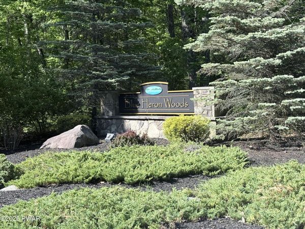 139 Wedgewood Drive , Hawley, PA 18428