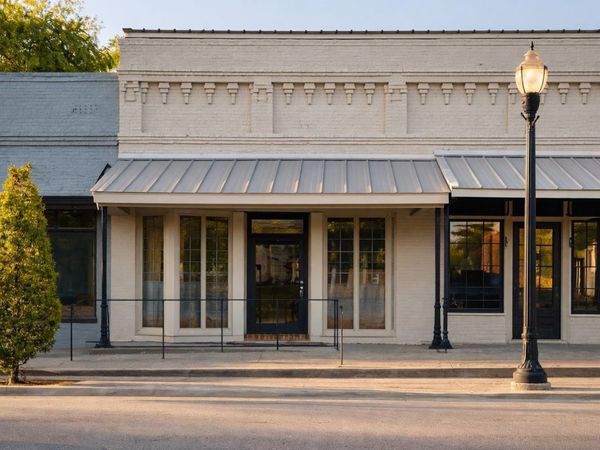 118 W MARKET ST, Bolivar, TN 38008