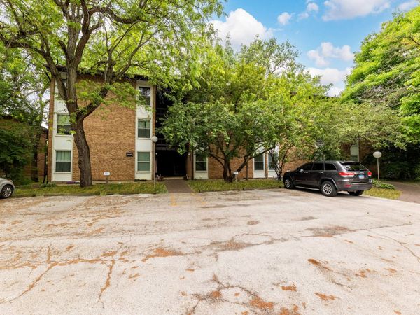 5537 E Lake Drive , Unit B, Lisle, IL 60532