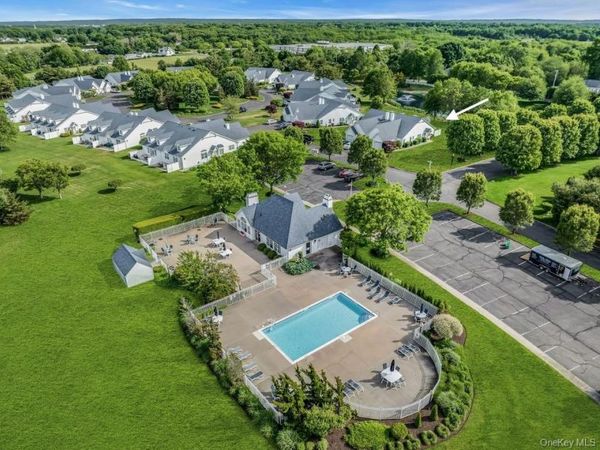 1 Summerfield Lane S, Aquebogue, NY 11901