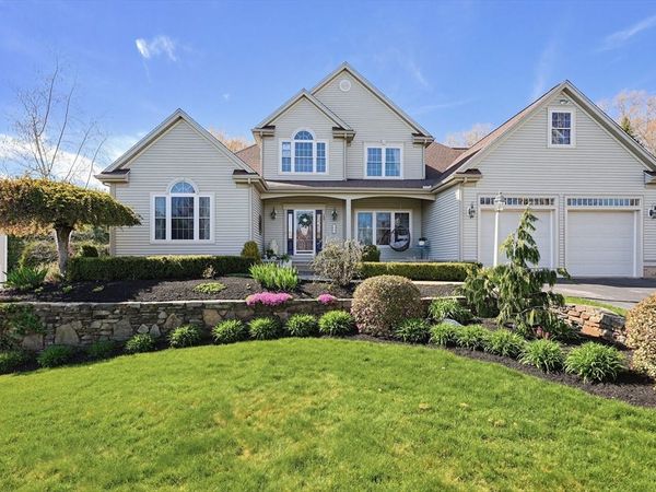 135 Pokanoket Path, Wrentham, MA 02093