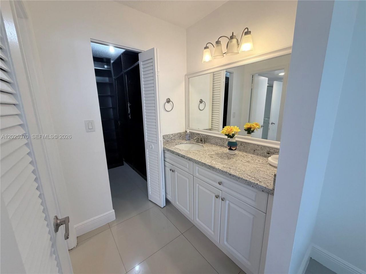 1825 S Ocean Dr, Unit 611, Hallandale Beach, FL 33009 Photo