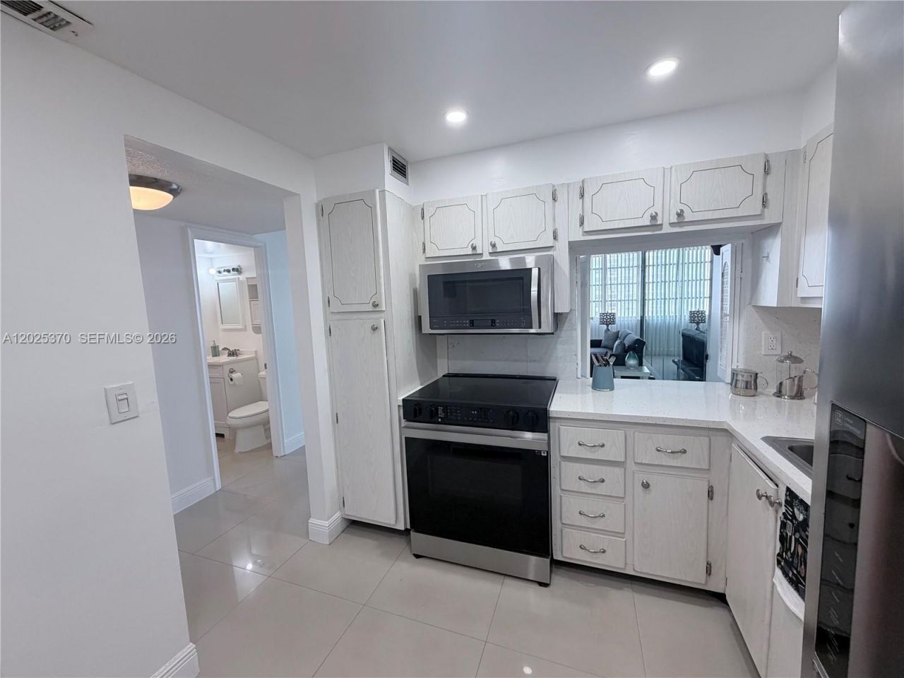 1825 S Ocean Dr, Unit 611, Hallandale Beach, FL 33009 Photo