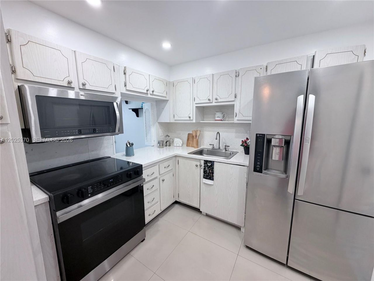 1825 S Ocean Dr, Unit 611, Hallandale Beach, FL 33009 Photo