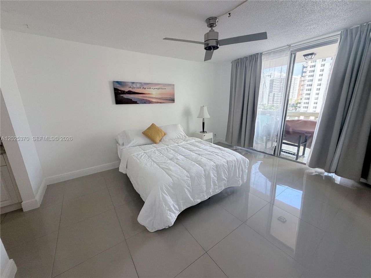 1825 S Ocean Dr, Unit 611, Hallandale Beach, FL 33009 Photo