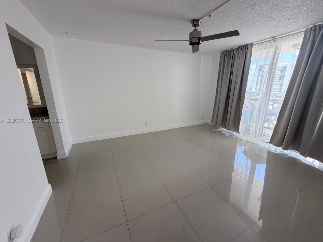 1825 S Ocean Dr , Unit 611, Hallandale Beach, FL 33009 Photo
