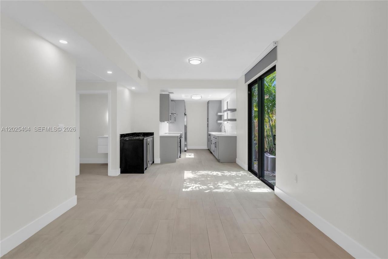 2841 SW 27th St , Unit A, Miami, FL 33133 Photo