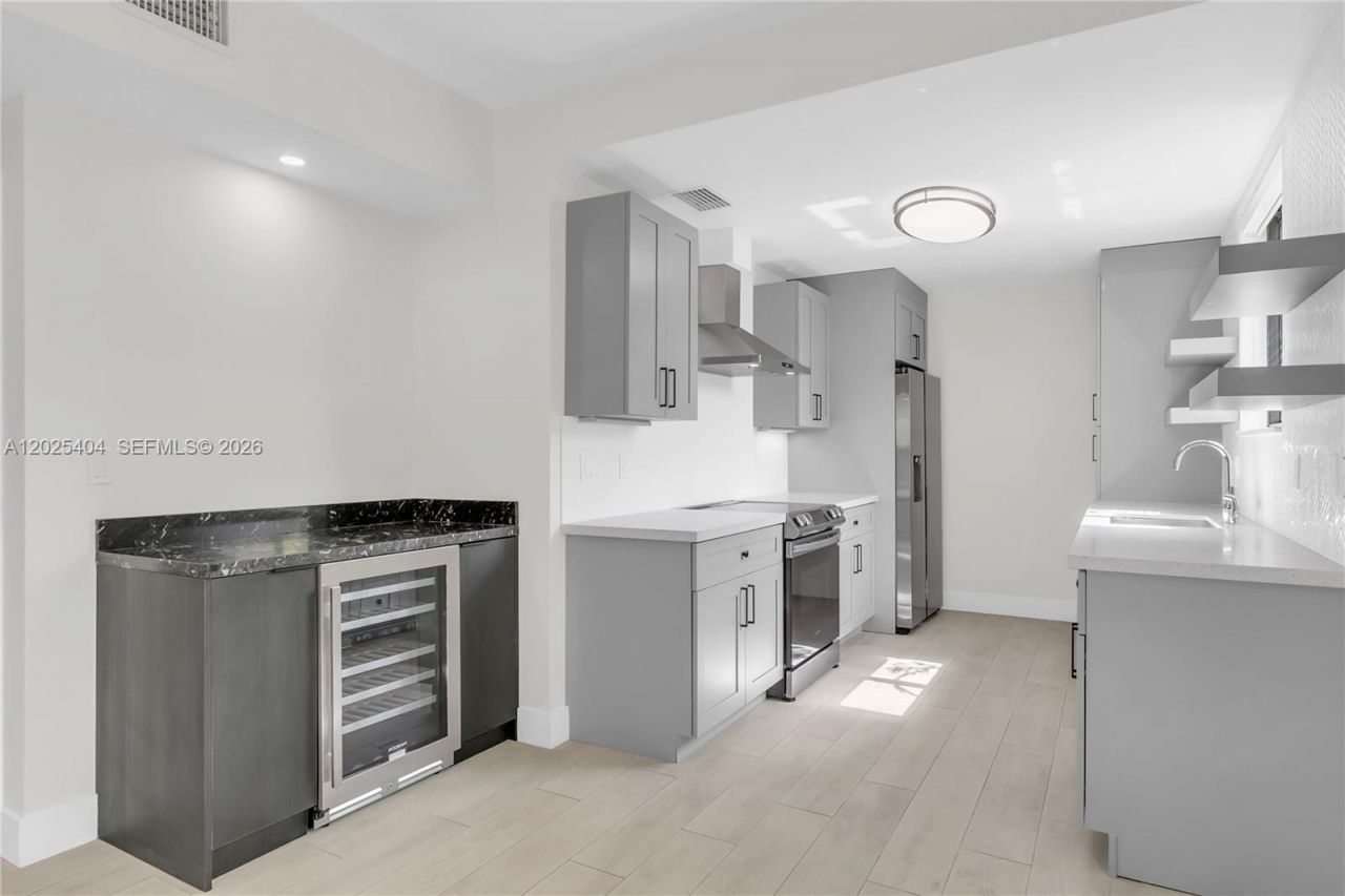 2841 SW 27th St , Unit A, Miami, FL 33133 Photo
