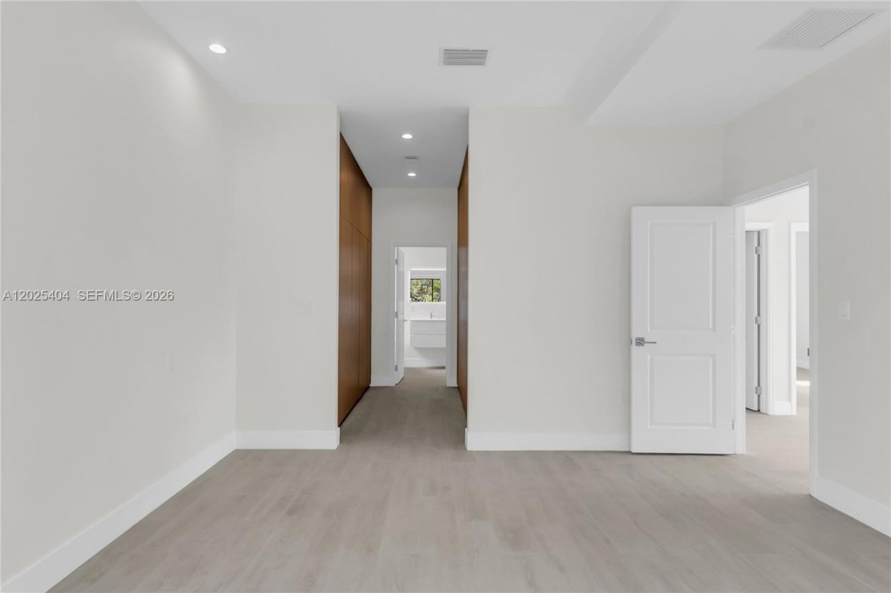 2841 SW 27th St , Unit A, Miami, FL 33133 Photo
