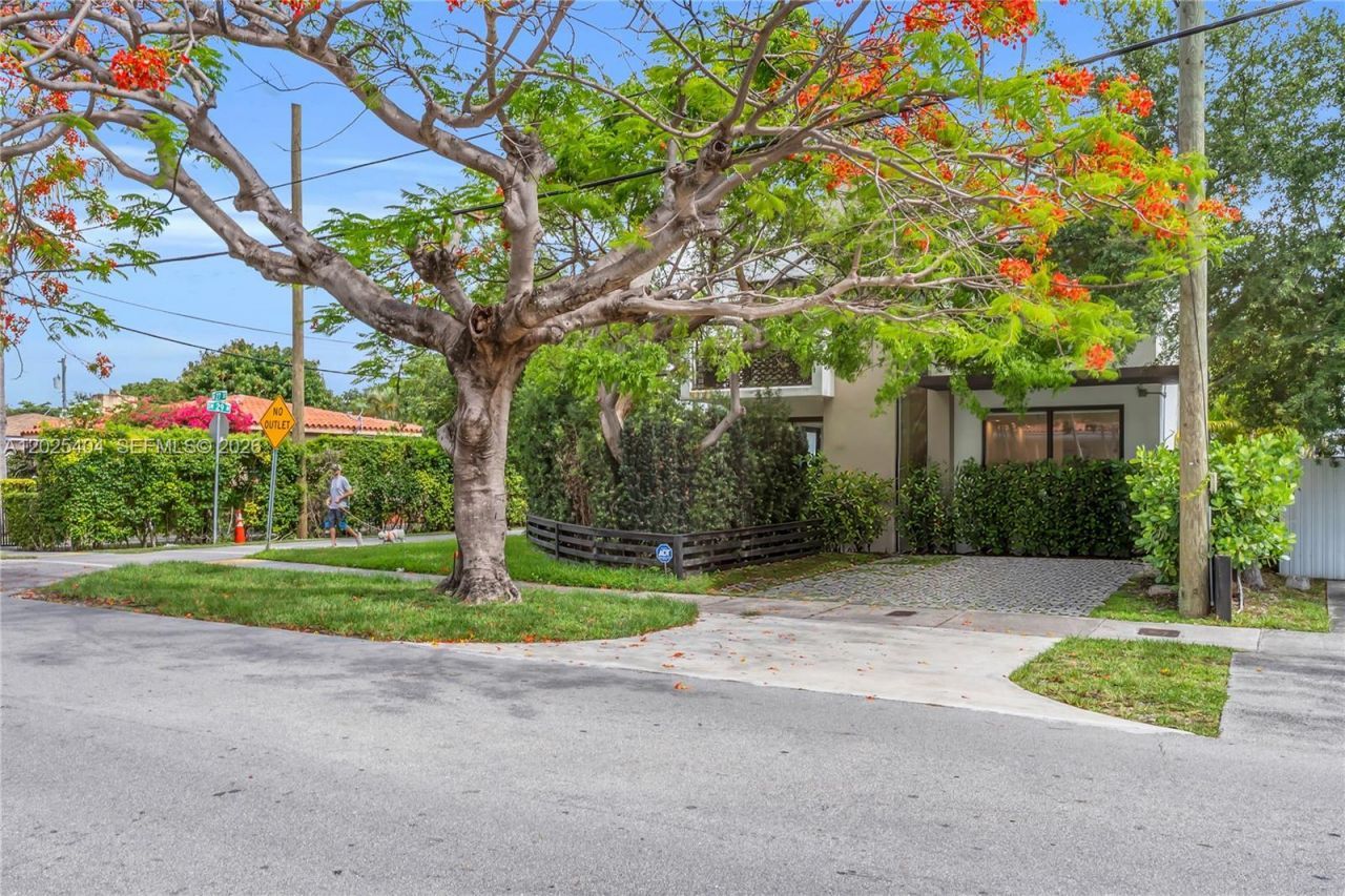 2841 SW 27th St , Unit A, Miami, FL 33133 Photo