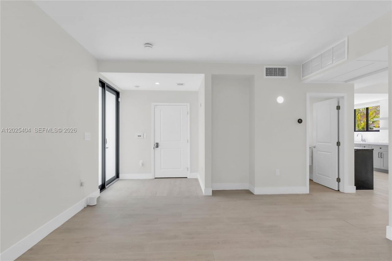 2841 SW 27th St , Unit A, Miami, FL 33133 Photo