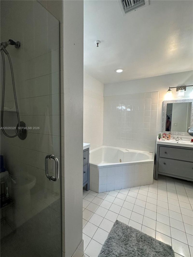 9755 NW 52nd St, Unit 219, Doral, FL 33178 Photo