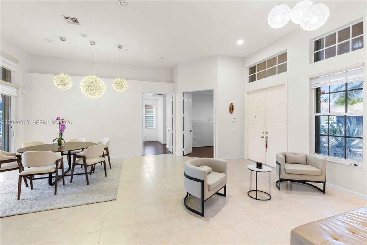 1714 Victoria Pointe Cir, Weston, FL 33327 Photo