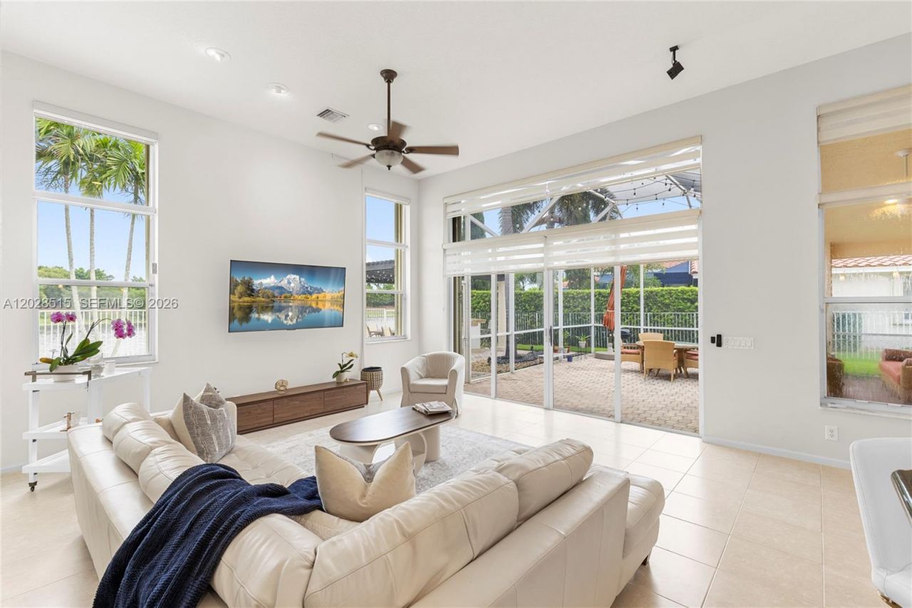 1714 Victoria Pointe Cir, Weston, FL 33327 Photo