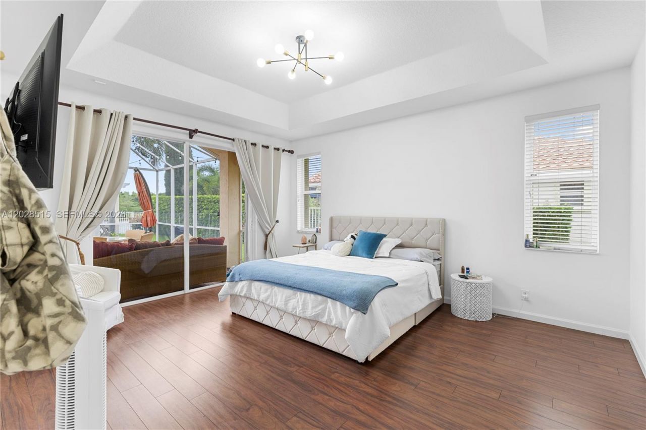 1714 Victoria Pointe Cir, Weston, FL 33327 Photo