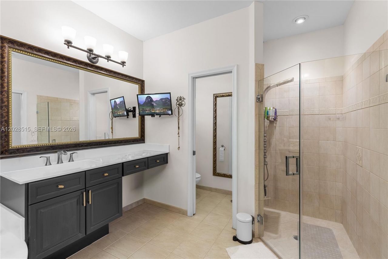 1714 Victoria Pointe Cir, Weston, FL 33327 Photo