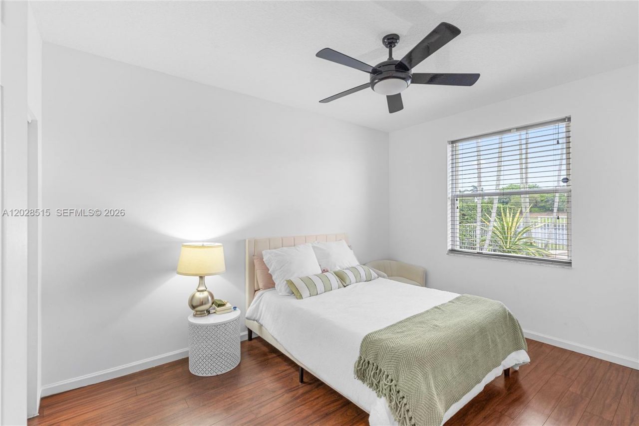 1714 Victoria Pointe Cir, Weston, FL 33327 Photo