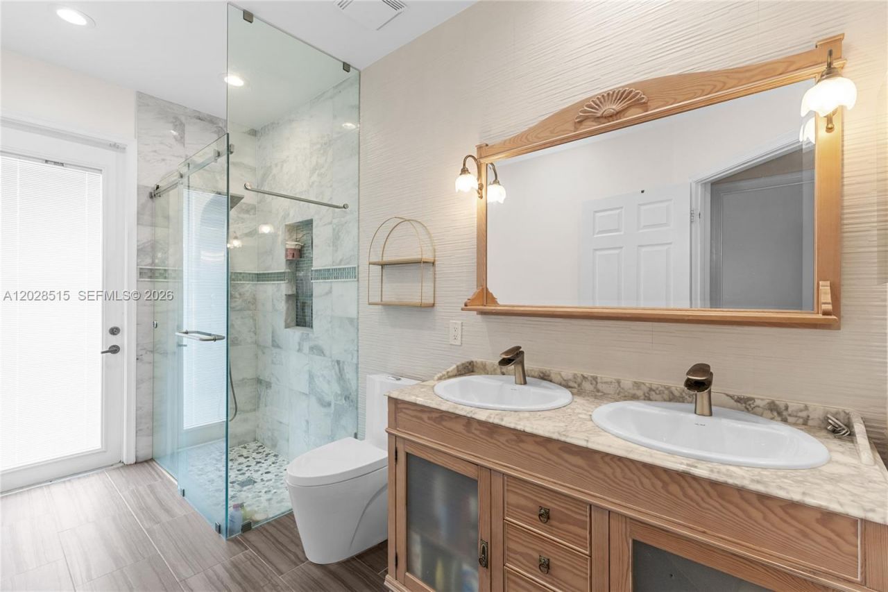 1714 Victoria Pointe Cir, Weston, FL 33327 Photo
