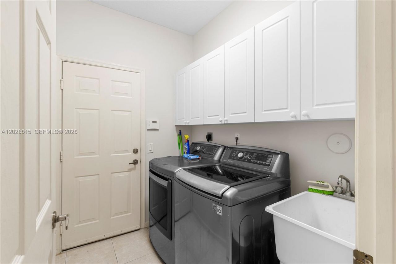 1714 Victoria Pointe Cir, Weston, FL 33327 Photo