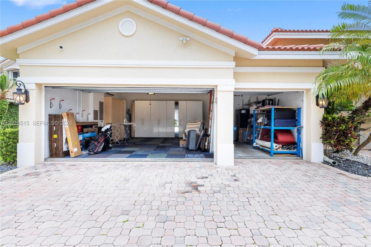 1714 Victoria Pointe Cir, Weston, FL 33327 Photo