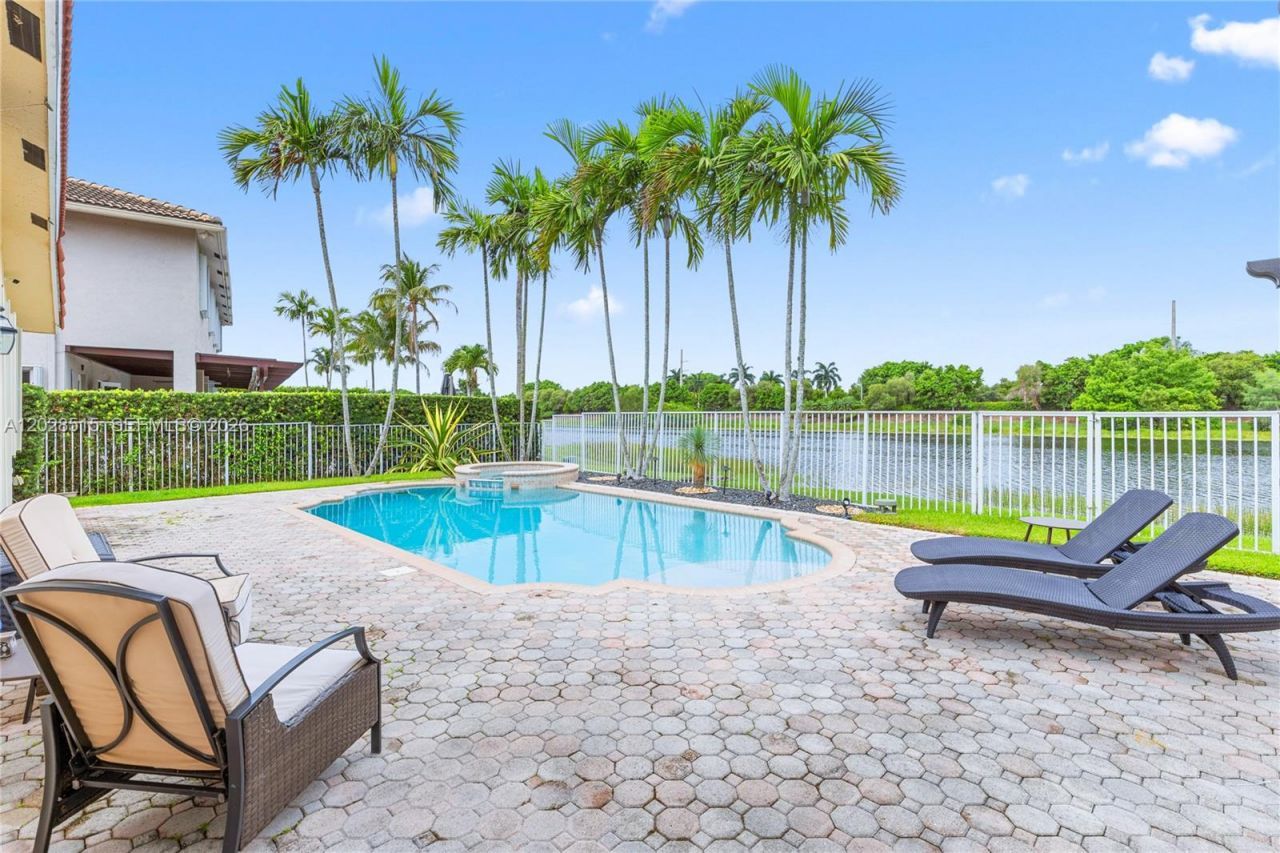 1714 Victoria Pointe Cir, Weston, FL 33327 Photo