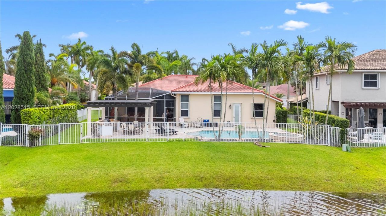 1714 Victoria Pointe Cir, Weston, FL 33327 Photo